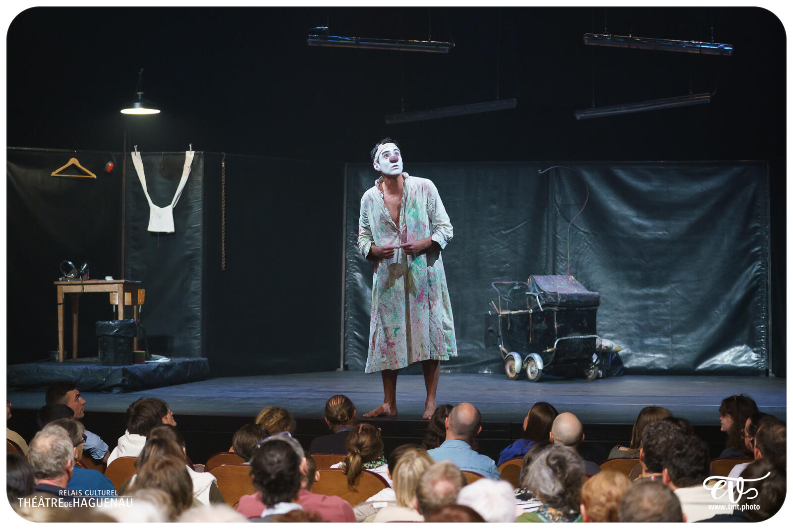 TROP PRÈS DU MUR (TYPHUS BRONX)